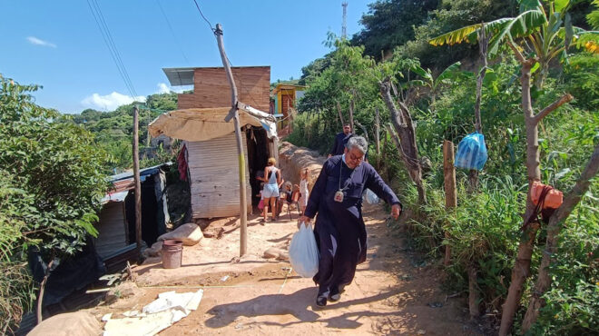με-το-ευαγγέλιο-στη-ζούγκλα-της-κολομβ-562737637