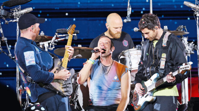 οι-coldplay-περιμένουν-το-τεε-562705432