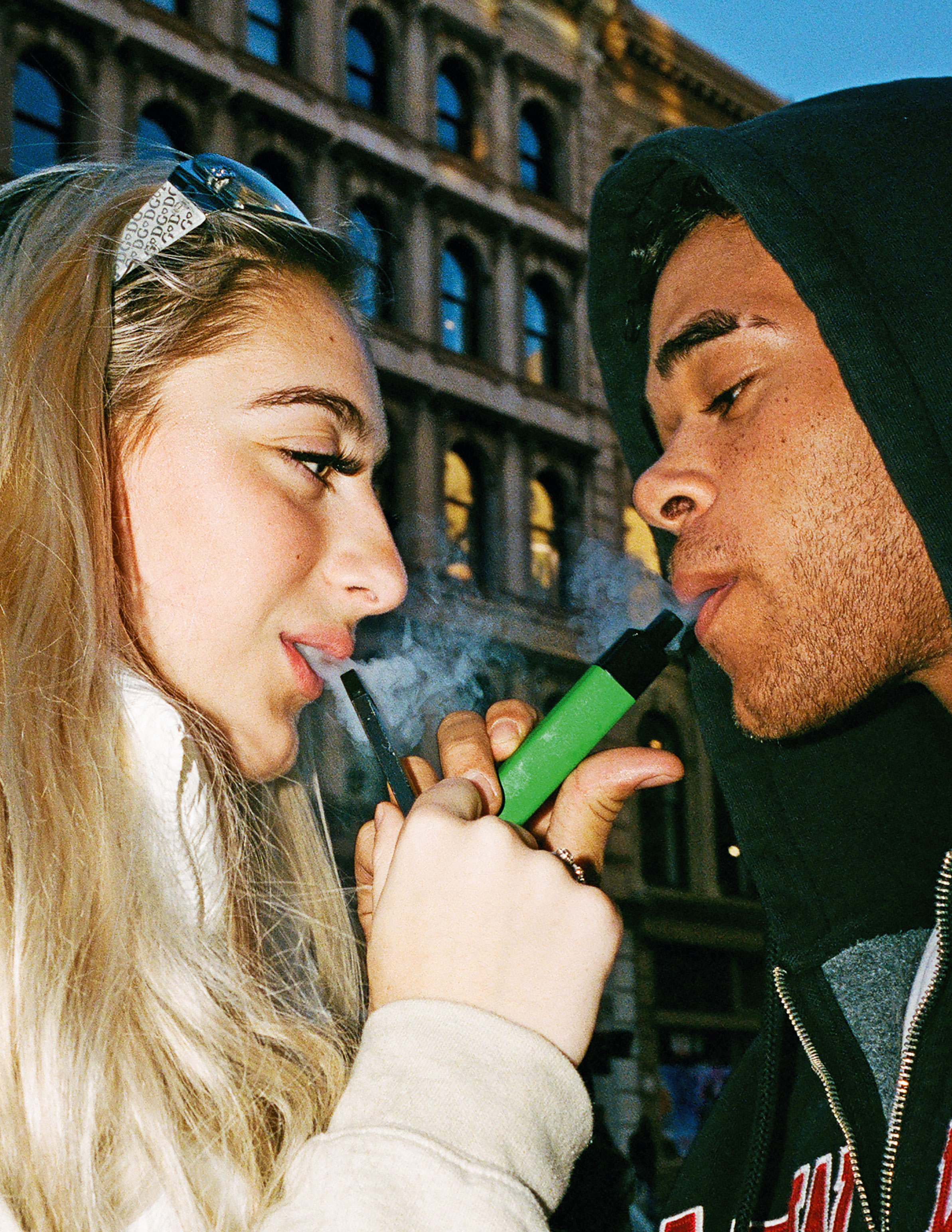 Νέα γενιά, νέοι εθισμοί: Στην παγίδα του ατμίσματος-1