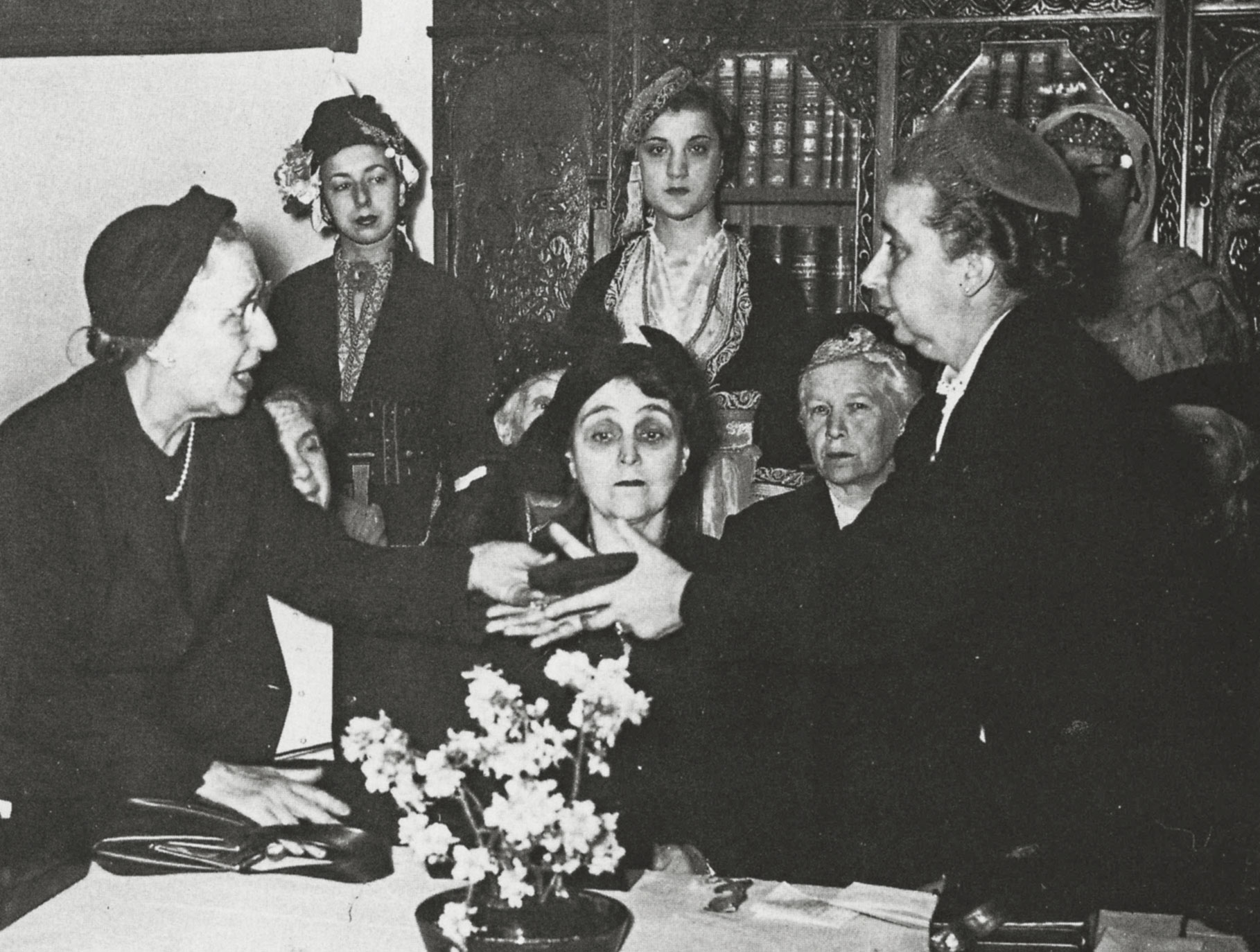 Περί ισότητας, η Καλλιρρόη Παρέν και το εκλογικό βιβλιάριο-κειμήλιο της γιαγιάς-1