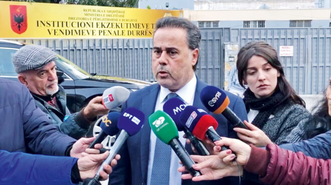 η-αθήνα-εντείνει-την-πίεση-στα-τίρανα-562742242