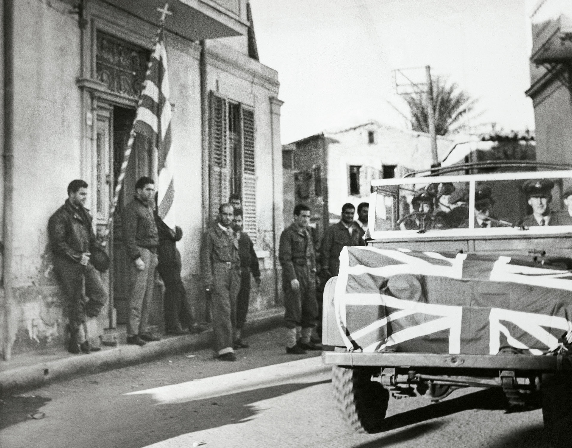 Τεταμένη η κατάστασις – Ματωμένα Χριστούγεννα-17