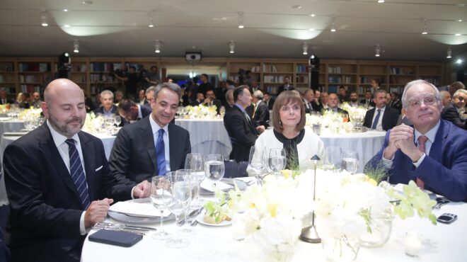 eνας-αιώνας-τεε-562709782