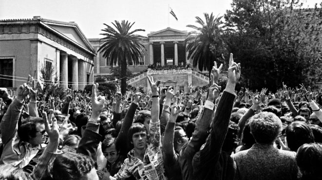 μια-ψηφίδα-ιστορίας-562733416