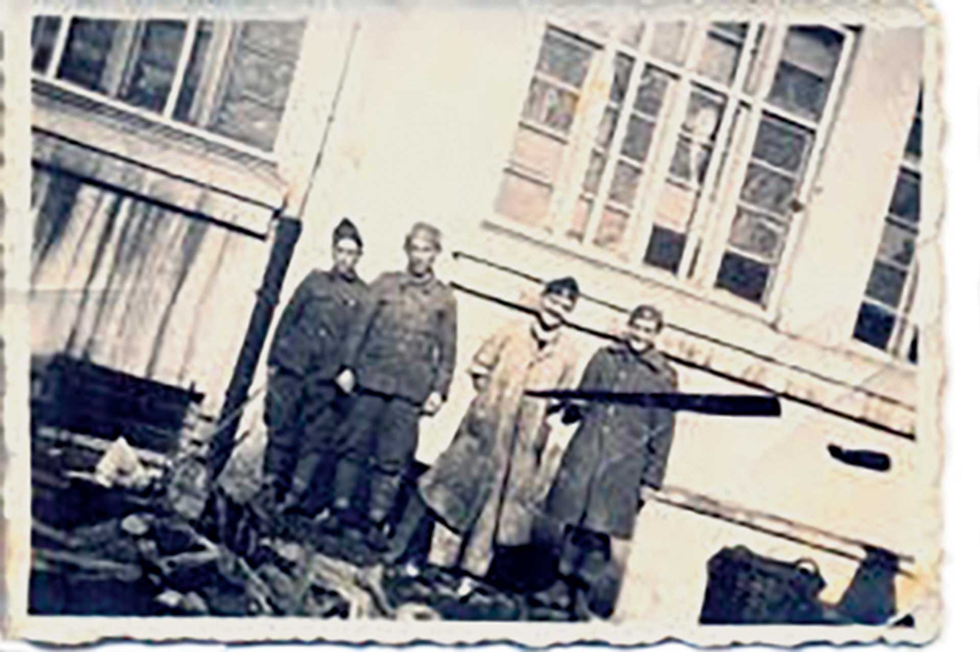 «Hκούσθη βόμβος αεροπλάνων και συγχρόνως εκκρήξεις βομβών, πανδαιμόνιον από φωνάς και κλάματα»-40