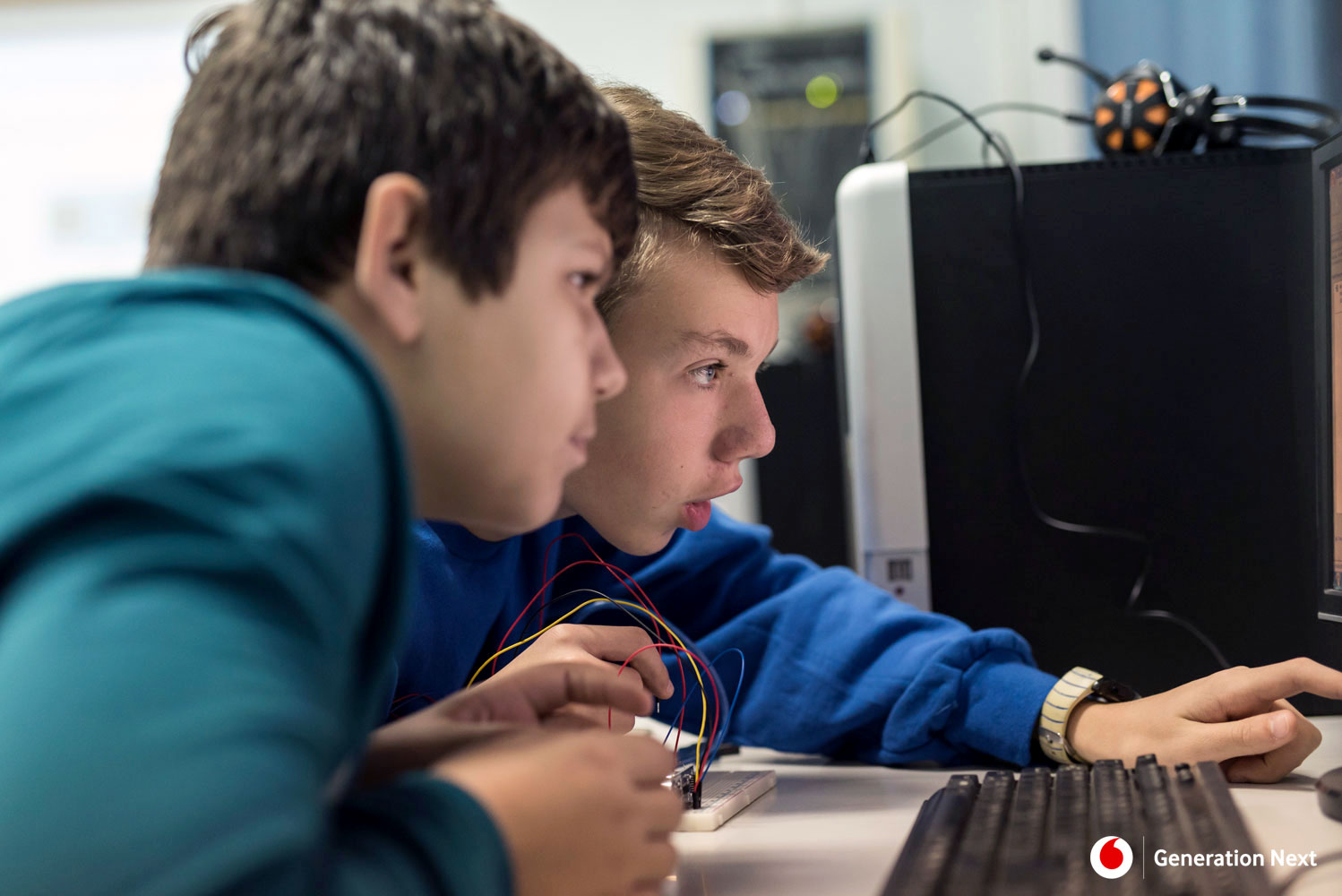 Έρευνα Ιδρύματος Vodafone: Οι γονείς θέλουν εκσυγχρονισμένα σχολεία και ψηφιακές δεξιότητες για τα παιδιά τους-1