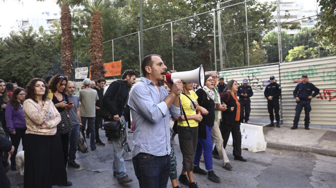 πλατεία-εξαρχείων-ενταση-για-την-κοπή-562712188