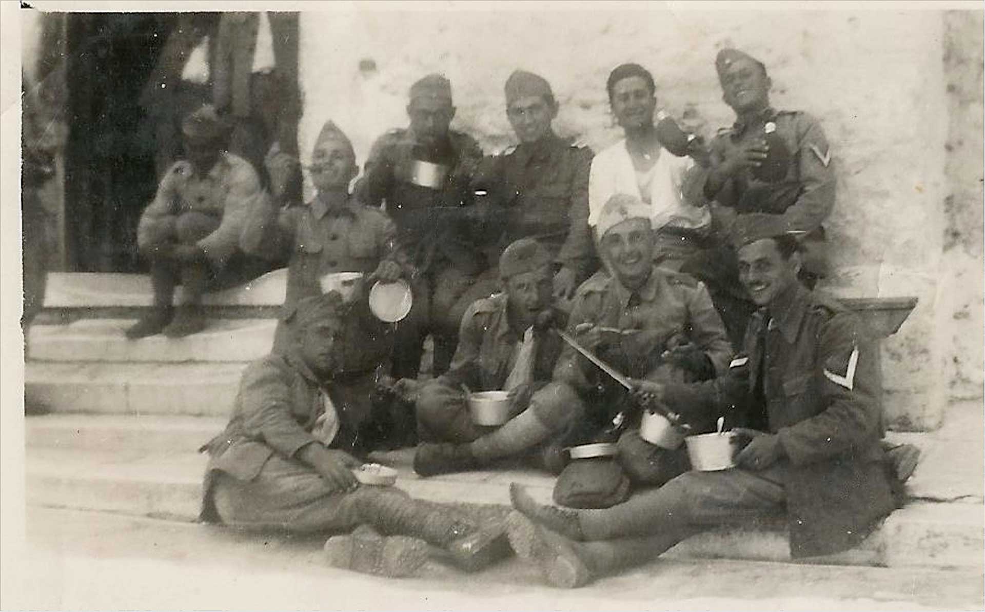 «Hκούσθη βόμβος αεροπλάνων και συγχρόνως εκκρήξεις βομβών, πανδαιμόνιον από φωνάς και κλάματα»-54