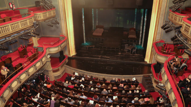 στο-θέατρο-και-στο-μουσείο-με-συνταγή-562748428