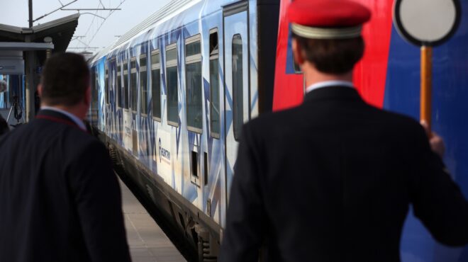 πνιγμένος-στις-λάσπες-και-στα-χρέη-ε-562710361