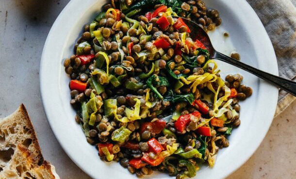 φακές-με-σπανάκι-και-πιπεριές-562732432