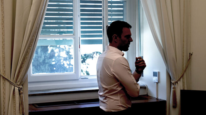 συριζα-αυτοί-που-μένουνε-και-περιμένο-562737283