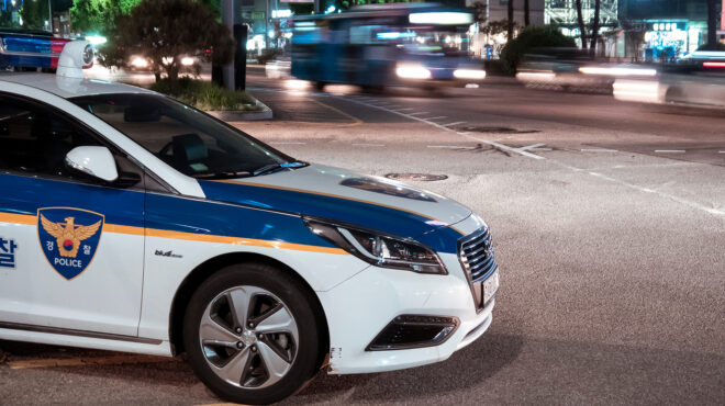 ν-κορέα-φανατική-οπαδός-αστυνομικών-σ-562747492