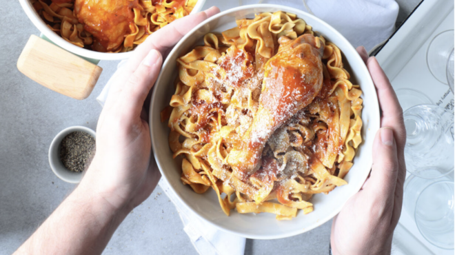 κοτόπουλο-με-χυλοπίτες-και-σάλτσα-ντο-562714900