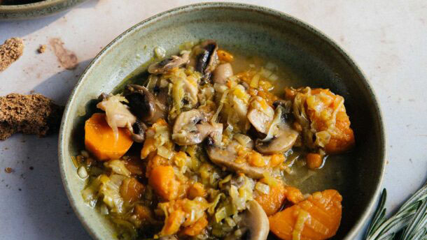 μανιτάρια-με-πράσα-και-γλυκοπατάτες-562745869