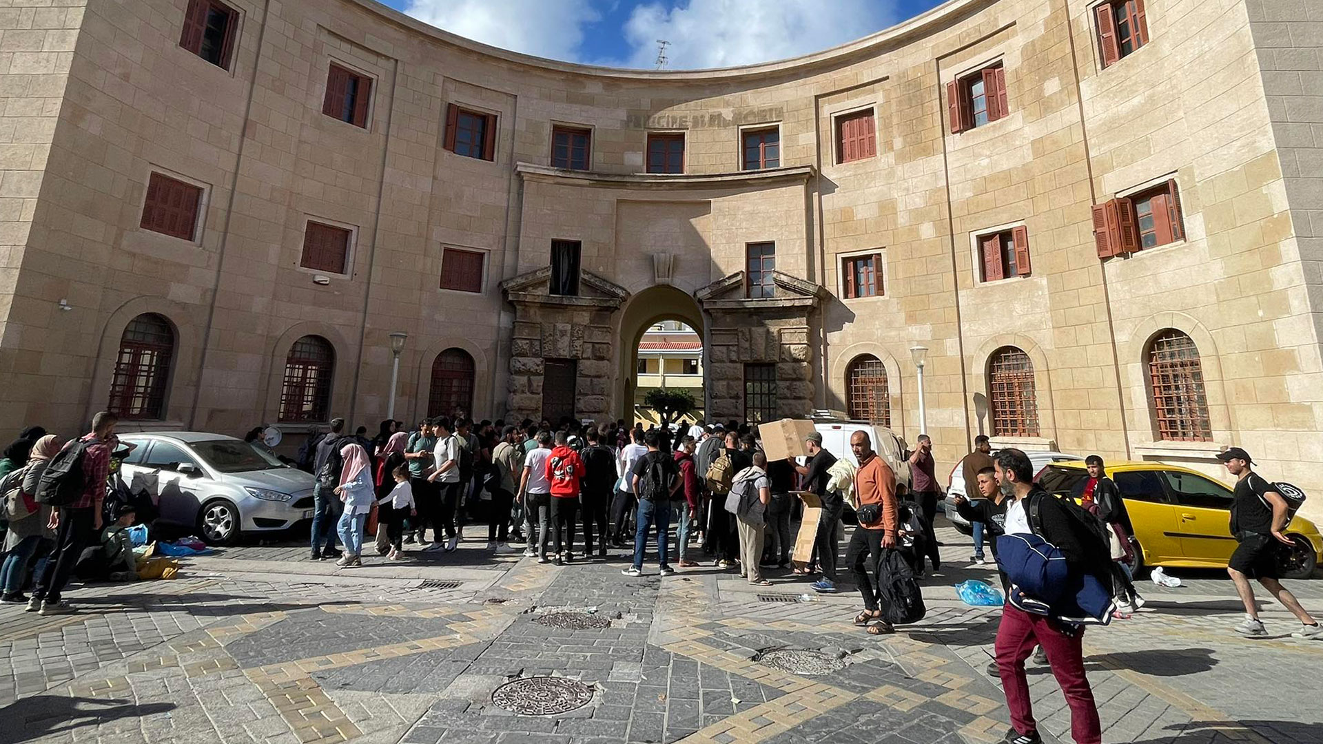 Κύμα αγανάκτησης – Αυτοσχέδιοι καταυλισμοί στο κέντρο της Ρόδου-4