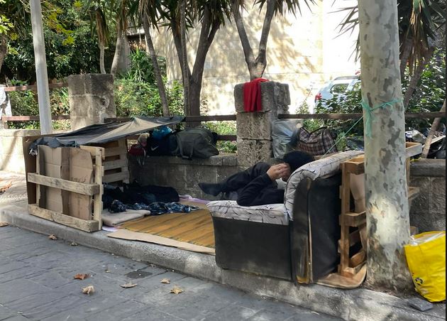 Κύμα αγανάκτησης – Αυτοσχέδιοι καταυλισμοί στο κέντρο της Ρόδου-1