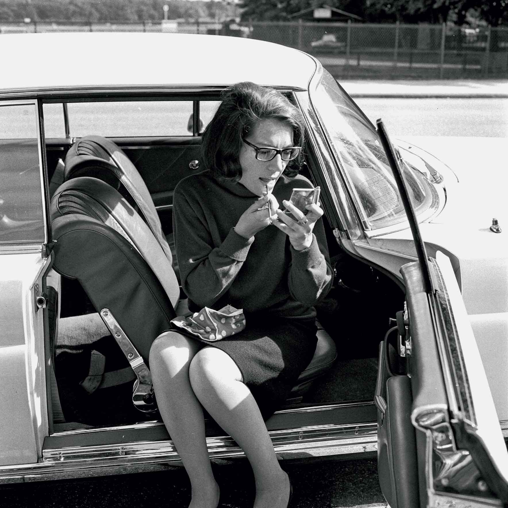 Νάνα Μούσχουρη: «Μύθος εγώ; Ω, νο! Εγώ είμαι απλώς μια τραγουδίστρια»-1