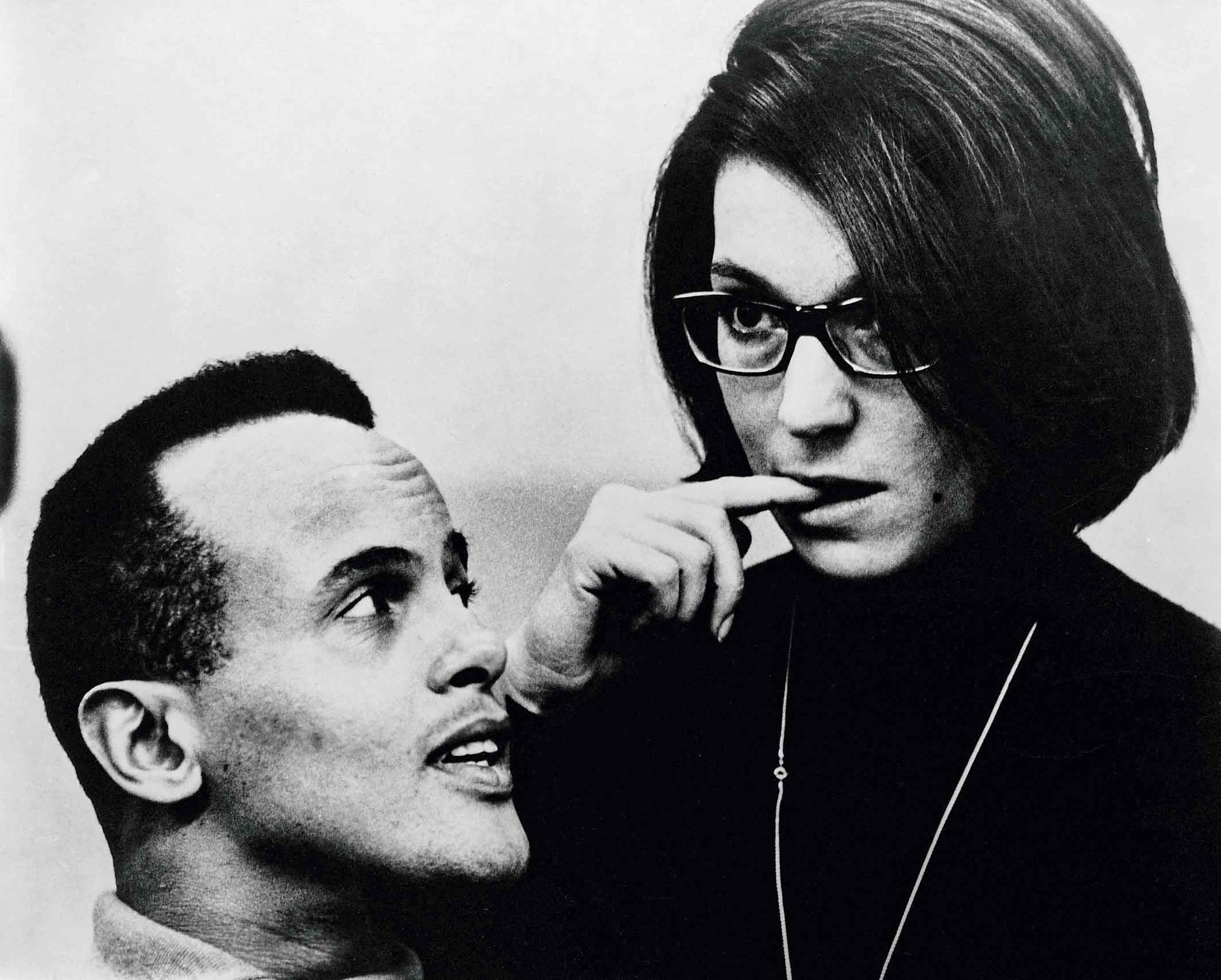 Νάνα Μούσχουρη: «Μύθος εγώ; Ω, νο! Εγώ είμαι απλώς μια τραγουδίστρια»-4