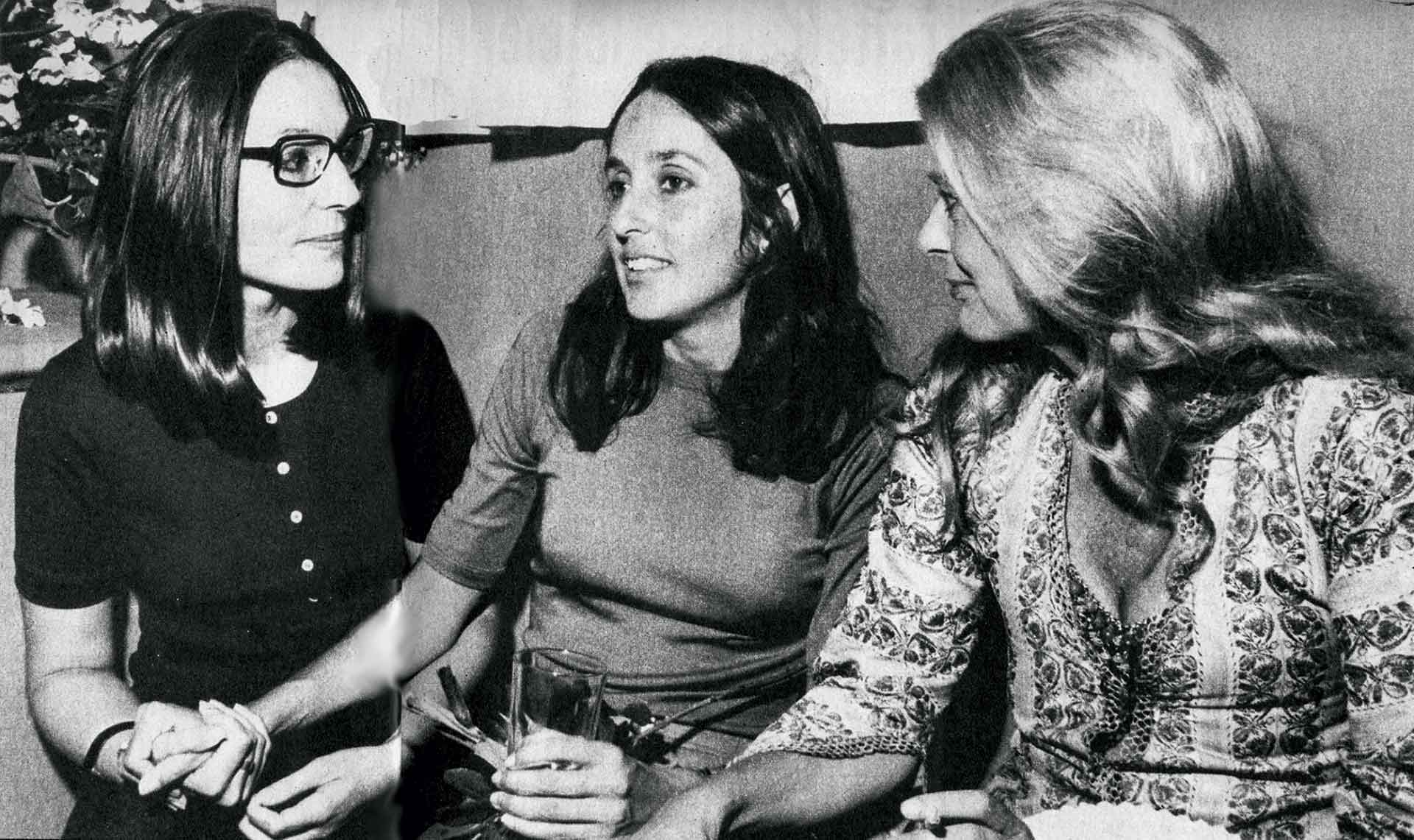 Νάνα Μούσχουρη: «Μύθος εγώ; Ω, νο! Εγώ είμαι απλώς μια τραγουδίστρια»-6