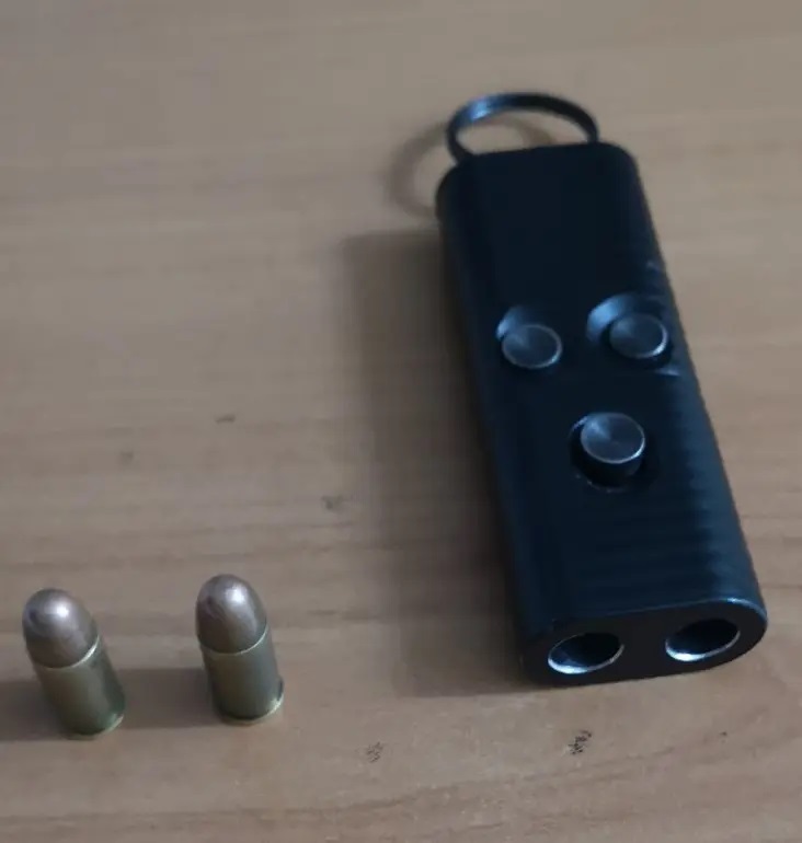 Σύνταγμα: Συνελήφθη 38χρονος με όπλο-μπρελόκ-1