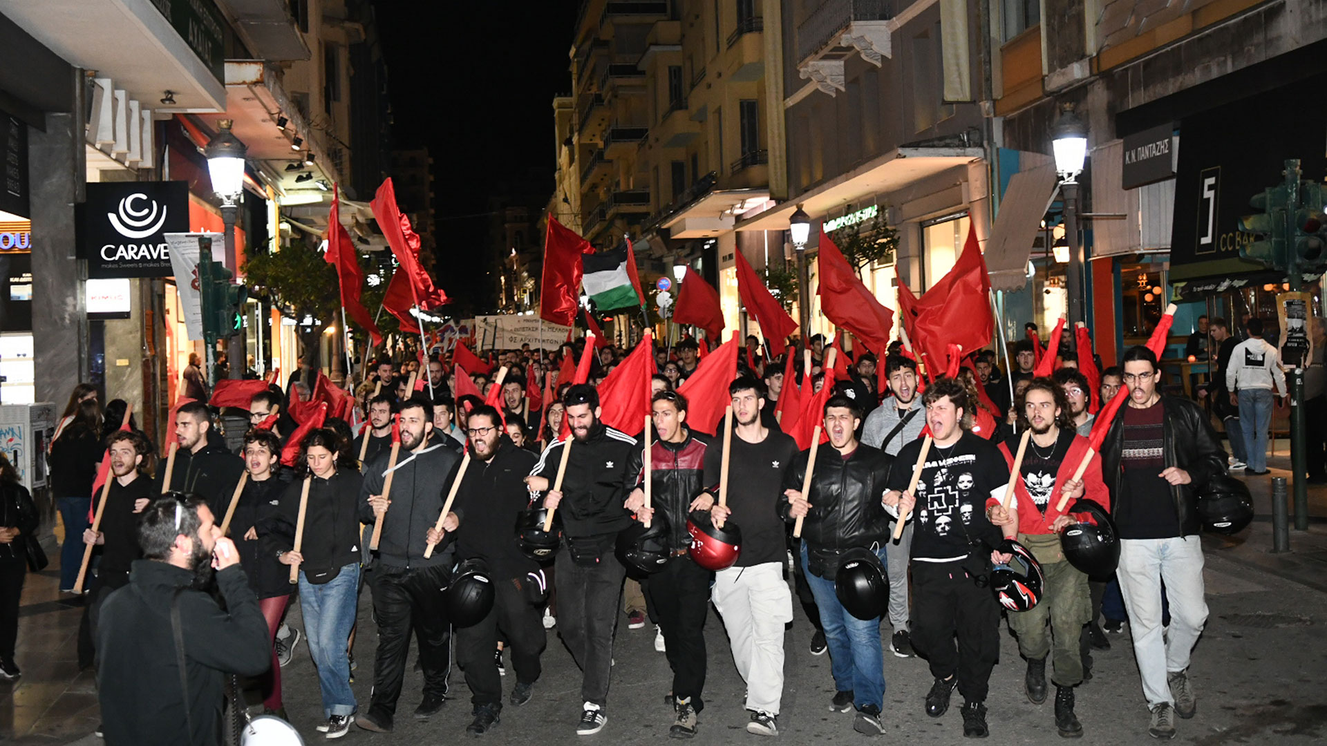 50 χρόνια Πολυτεχνείο: Στιγμιότυπα από τις μαζικές συγκεντρώσεις-14