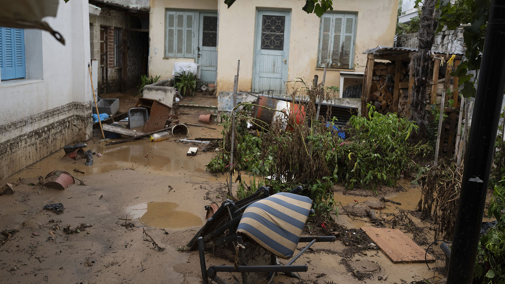 Η επόμενη μέρα στη Θεσσαλία: «Είμαστε περιβαλλοντικοί πρόσφυγες στη χώρα μας»-3