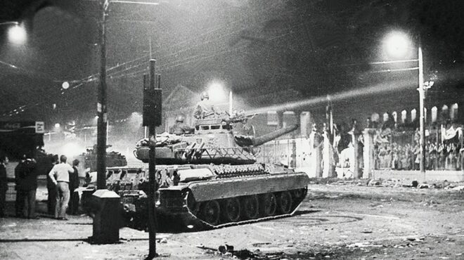 h-ακτινογραφία-της-ακροδεξιάς-με-φόν-562730872