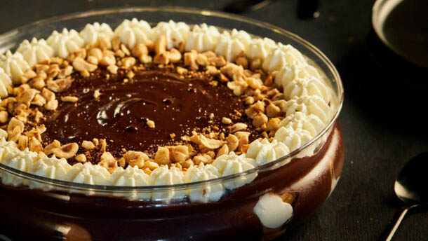 προφιτερόλ-με-πλούσια-κρέμα-κακάο-562750465