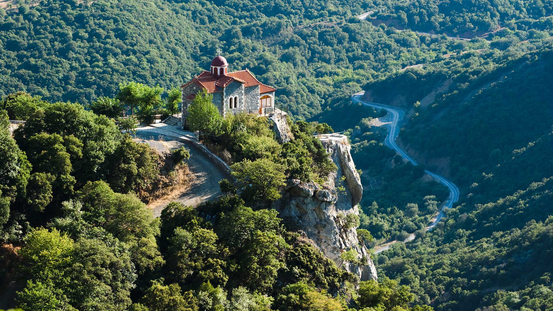 5 ξεχωριστά μονοπάτια για hiking στην Ελλάδα-1