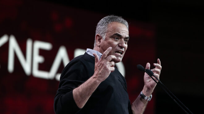 σκουρλέτης-μουσολινικής-έμπνευση-562725952