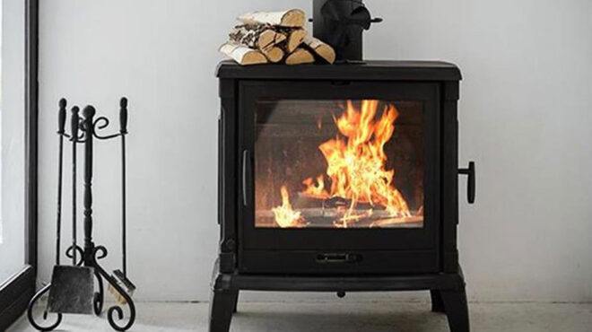 ξυλόσομπα-και-ιδιωτικό-τζετ-562740343