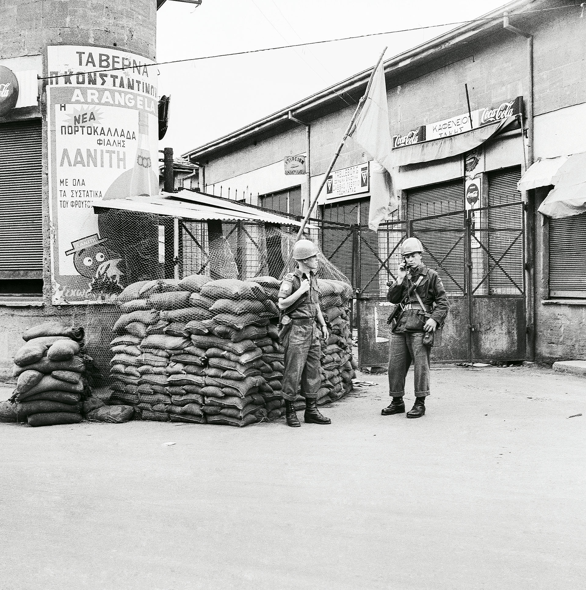 Τεταμένη η κατάστασις – Ματωμένα Χριστούγεννα-20