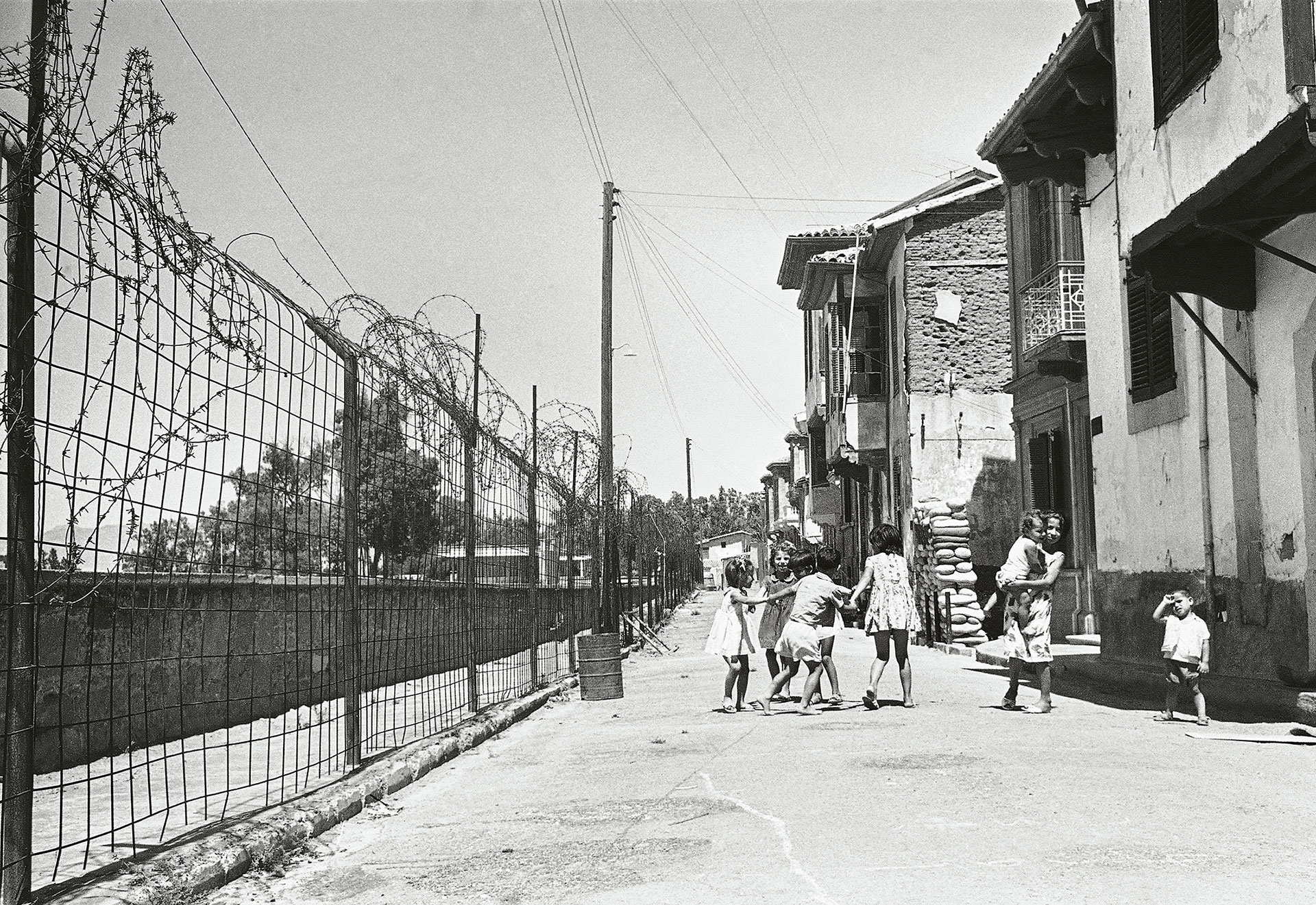 Τεταμένη η κατάστασις – Ματωμένα Χριστούγεννα-22