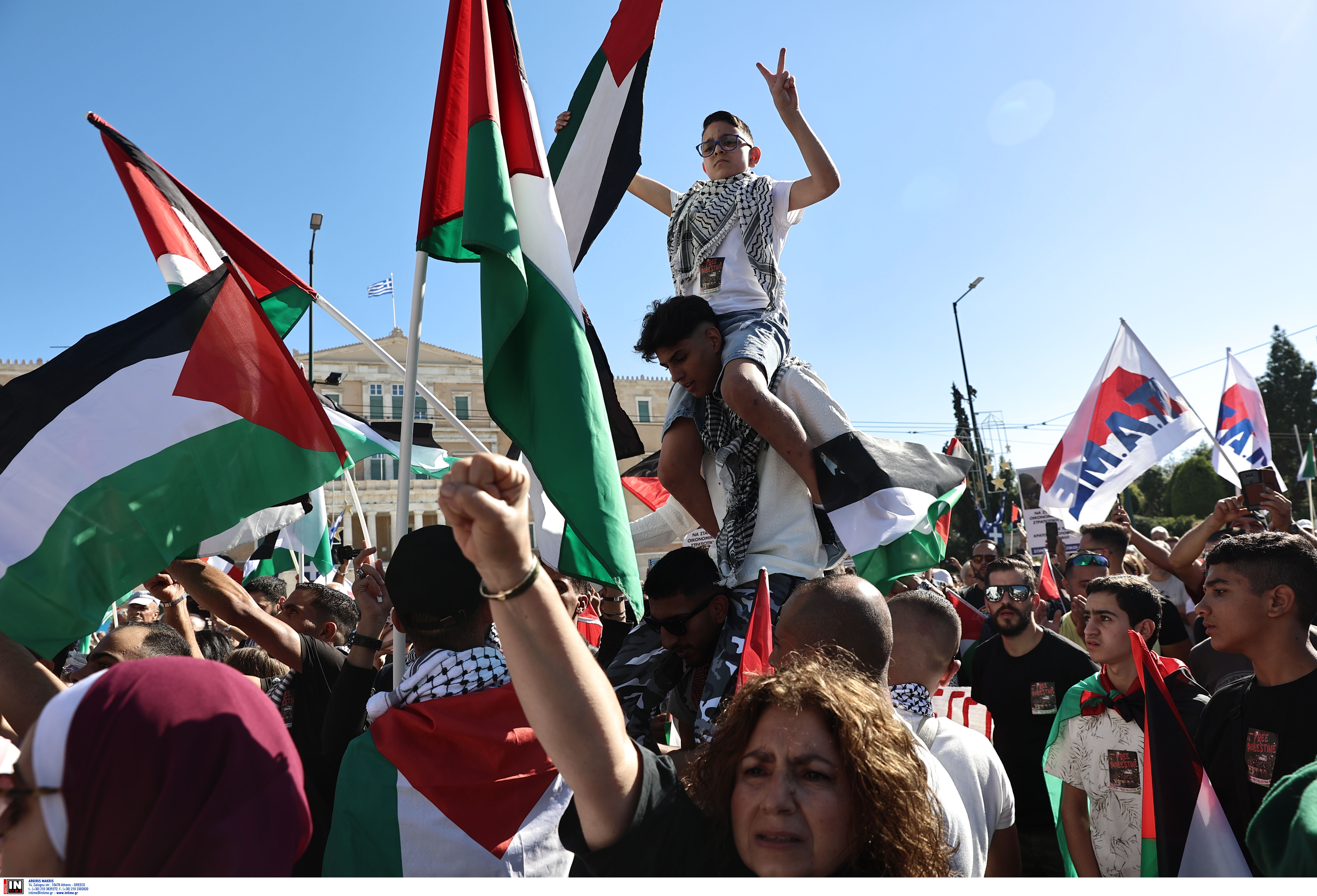 Συλλαλητήριο στο Σύνταγμα – Επικεφαλής διπλωματικής αντιπροσωπείας Παλαιστίνης: «Ο παλαιστινιακός λαός σάς ευχαριστεί»-1