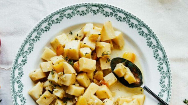 τηγανιά-σελινόριζας-με-μήλο-562745242