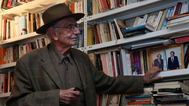 πολιτικοί-και-καλλιτέχνες-για-τον-θάν-562757656