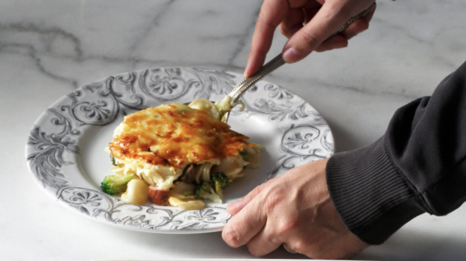 ζυμαρικά-φούρνου-με-μπρόκολο-και-μανι-562719355