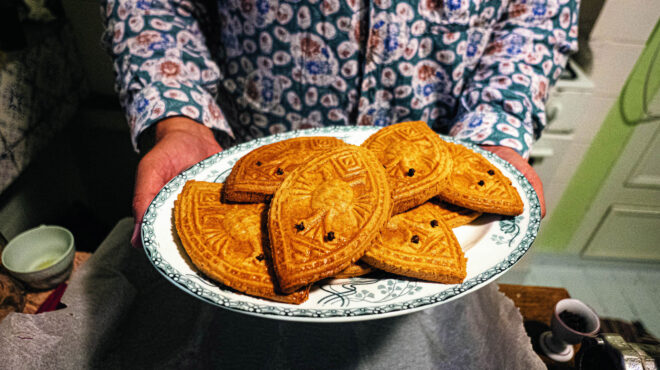 τα-ελληνικά-παραδοσιακά-γλυκά-των-χρι-562790536