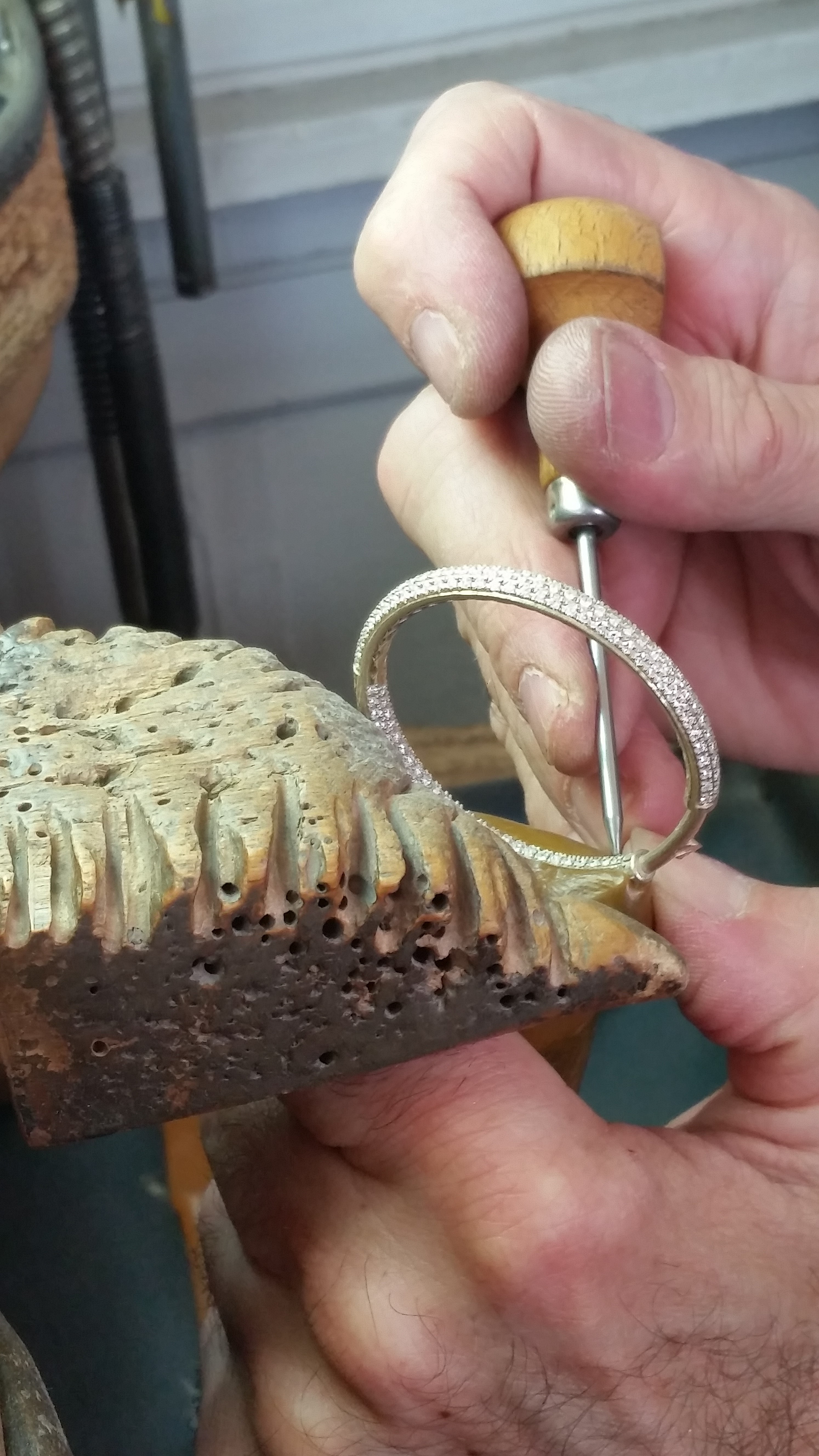 «Στην Ελλάδα σήμερα κανείς δεν θέλει να γίνει αργυροχρυσοχόος»-9