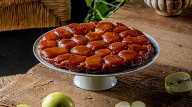 ταρτ-τατέν-η-θρυλική-ανάποδη-γαλλική-μ-562779892