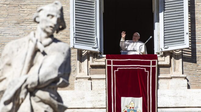 το-βατικανό-καταδικάζει-την-παρένθετ-562790458