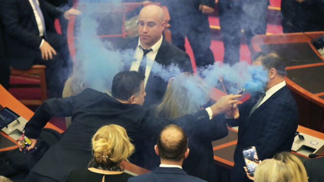 αλβανία-ελεύθερος-ο-πρώην-πρόεδρος-σα-562796914