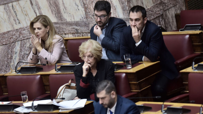 ψάχνοντας-χώρο-μεταξύ-συριζα-πασοκ-562775206