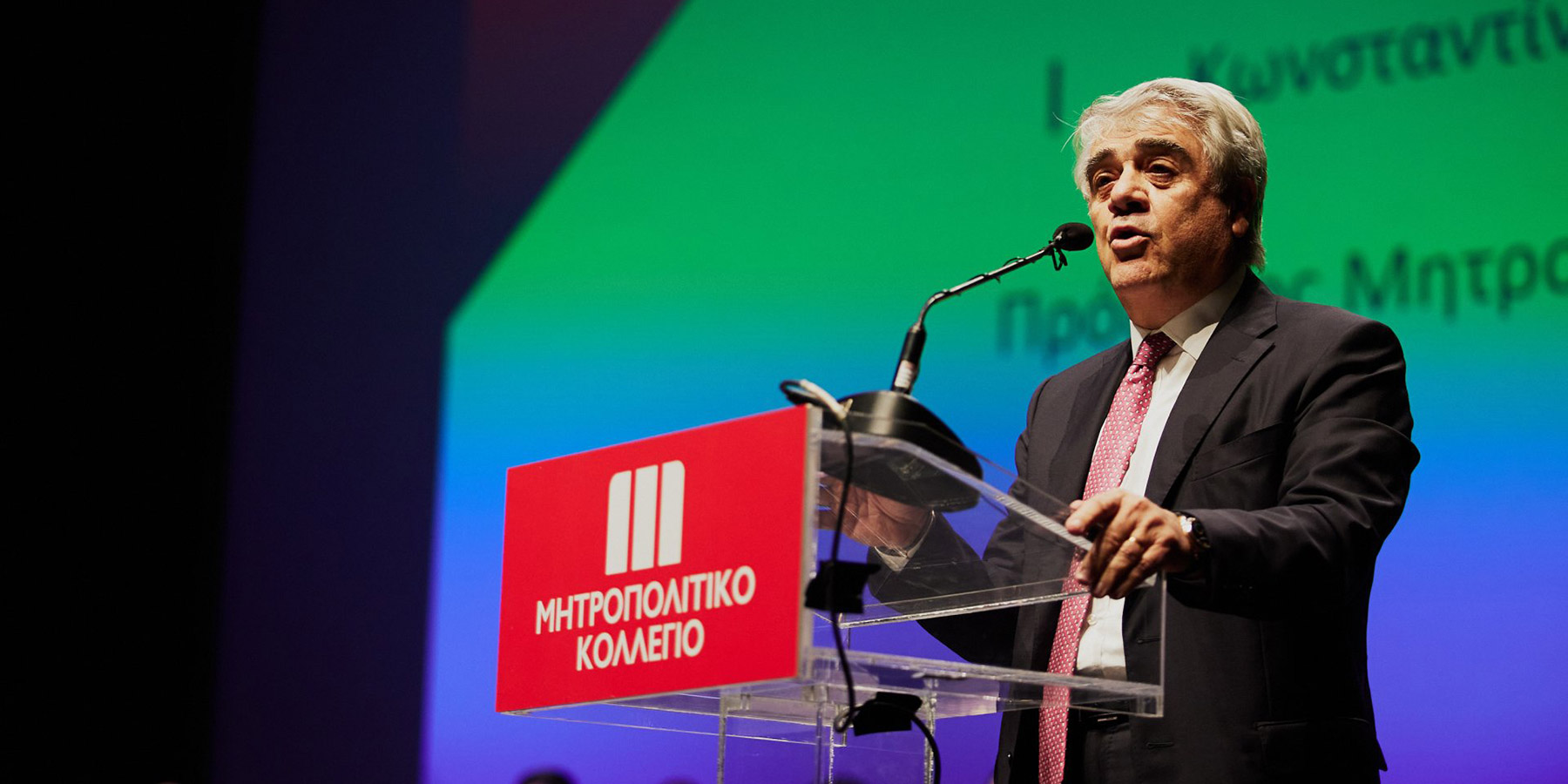 Μεγαλοπρεπείς τελετές αποφοίτησης από το Μητροπολιτικό Κολλέγιο-1