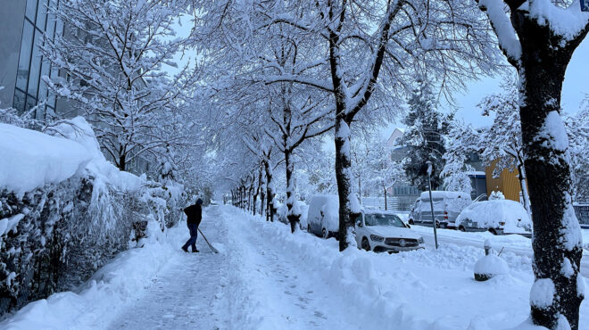 μόναχο-σε-κλοιό-χιονιά-για-δεύτερη-ημέ-562762906