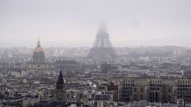 παρίσι-κλειστός-ο-πύργος-του-αϊφελ-λόγ-562801966