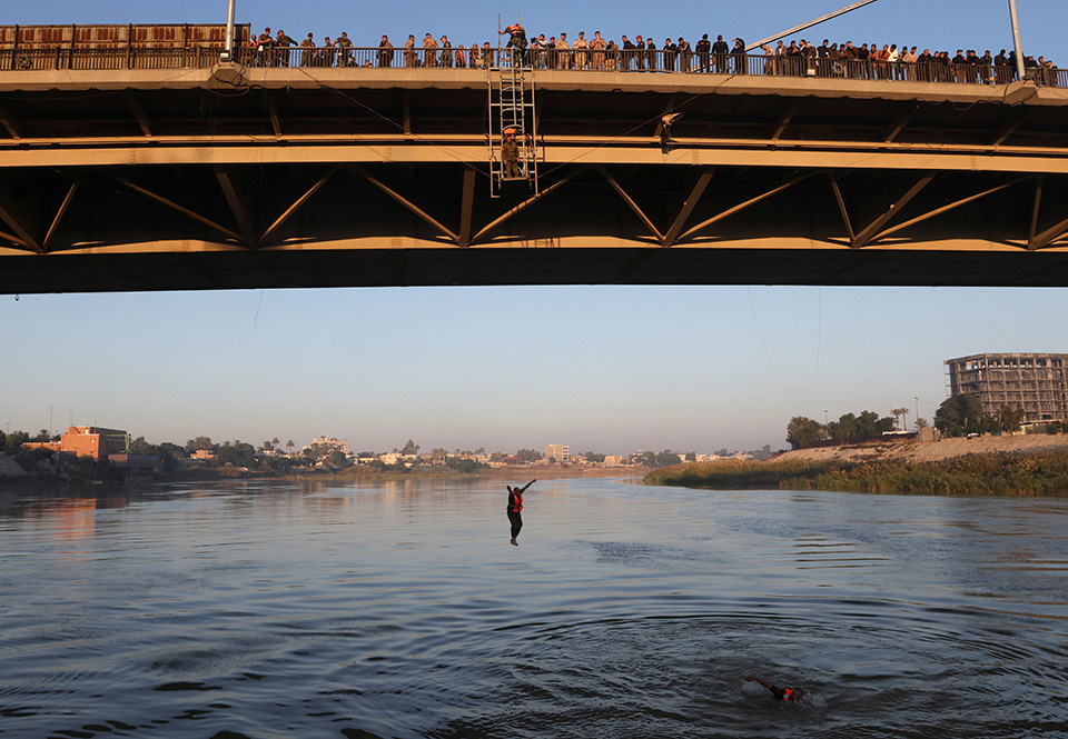 Μακριά από τα καρτέλ-3