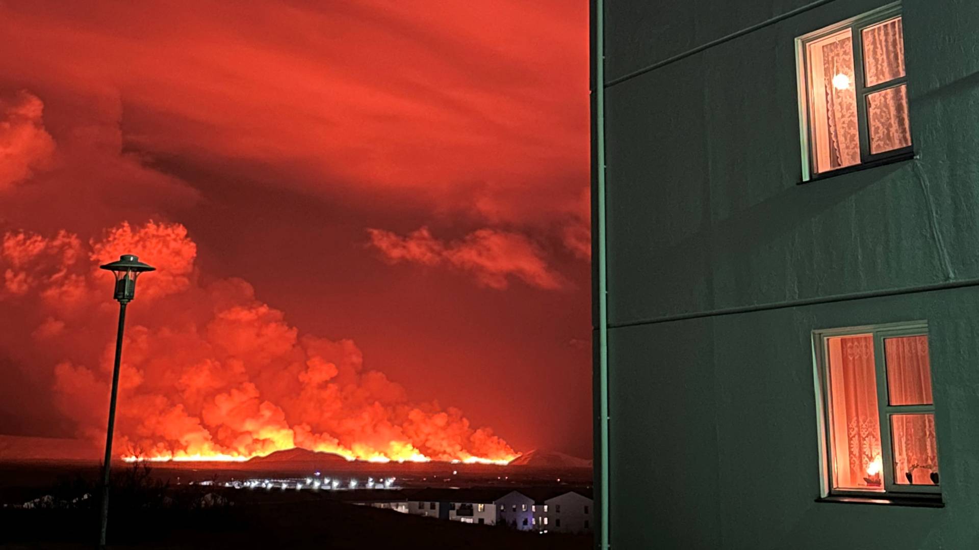 Ισλανδία: Η ηφαιστειακή έκρηξη ενδέχεται να «σταθεροποιείται» (εικόνες – βίντεο)-1