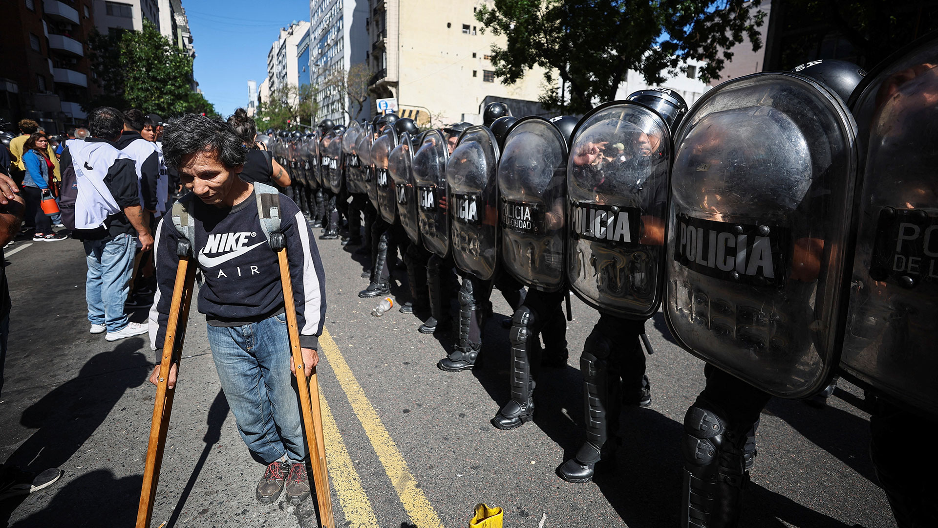 Αργεντινή: Πρώτες αντιδράσεις για τα σχέδια λιτότητας του Μιλέι-2